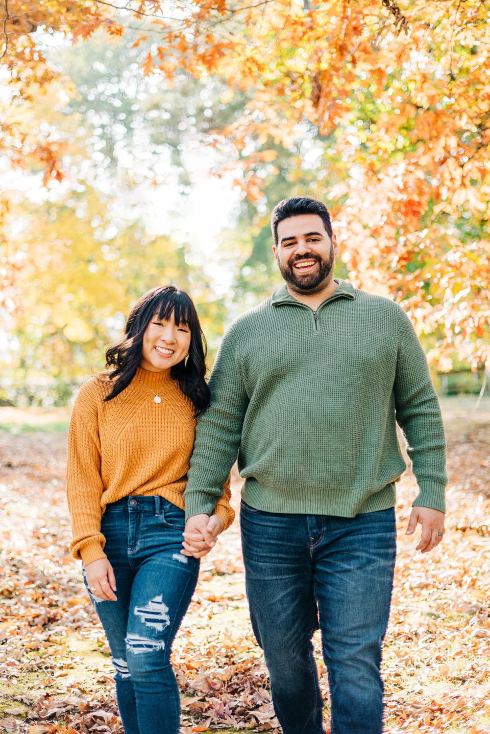Couple posing for photos at Ford Ward Park in Alexandria, VA